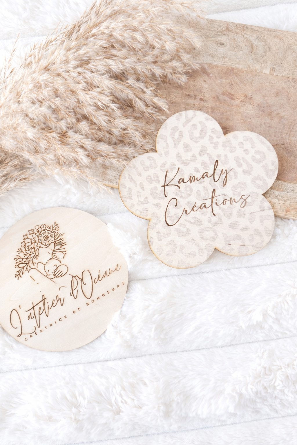 Plaque en bois gravée – Support photo marque