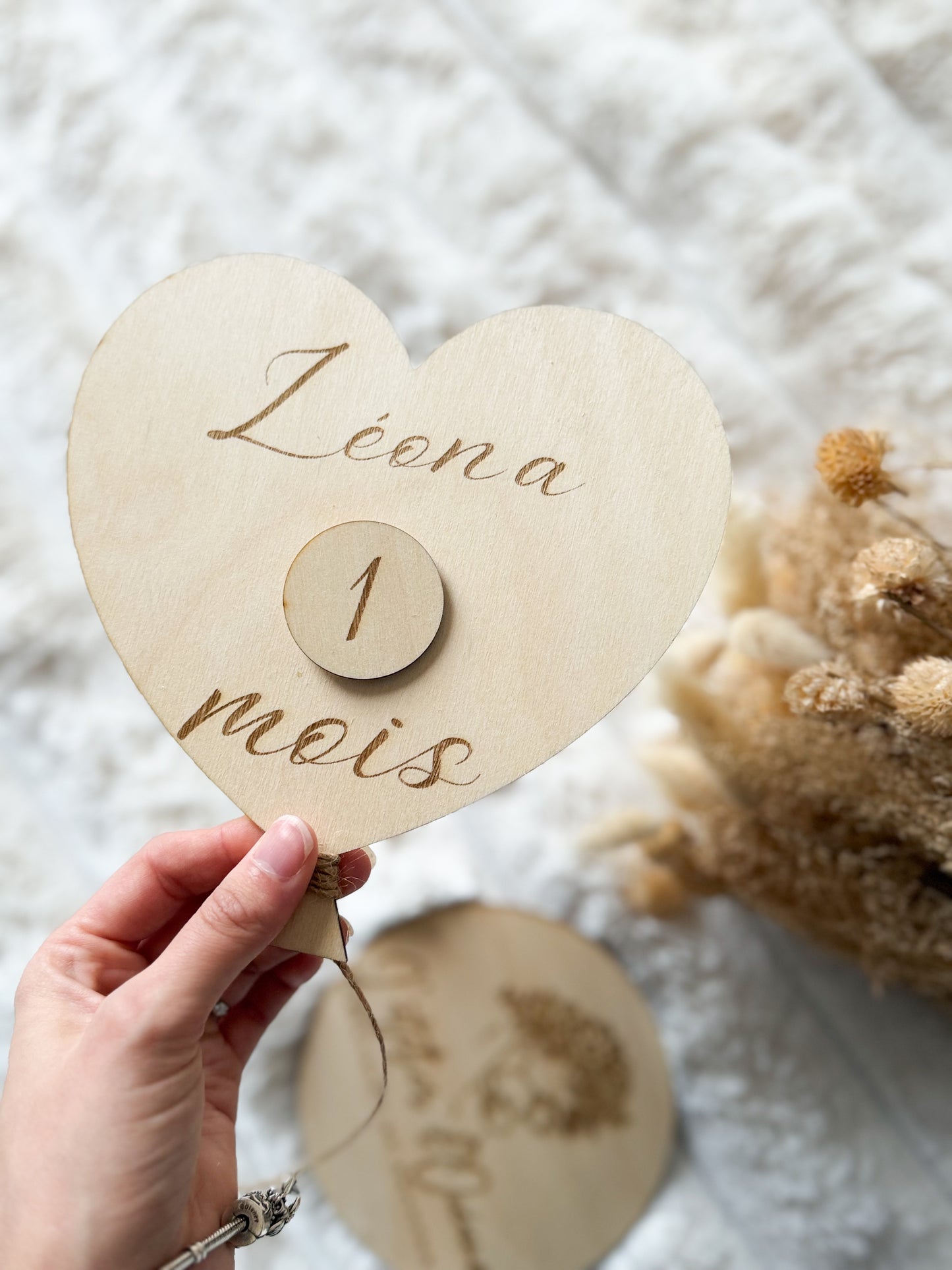 Ballon en bois – Accessoire photo mensuel pour bébé