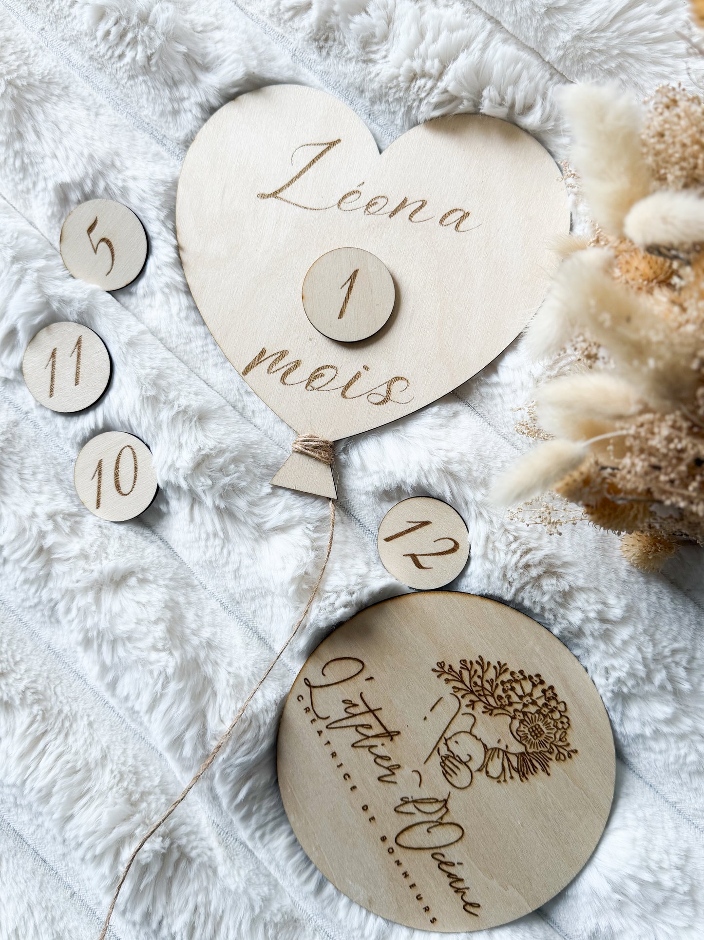 Ballon en bois – Accessoire photo mensuel pour bébé